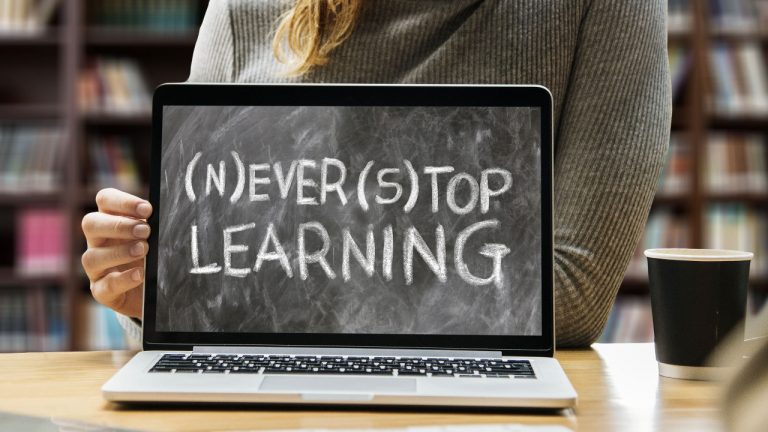 Creating Online Community For An E-Learning Website