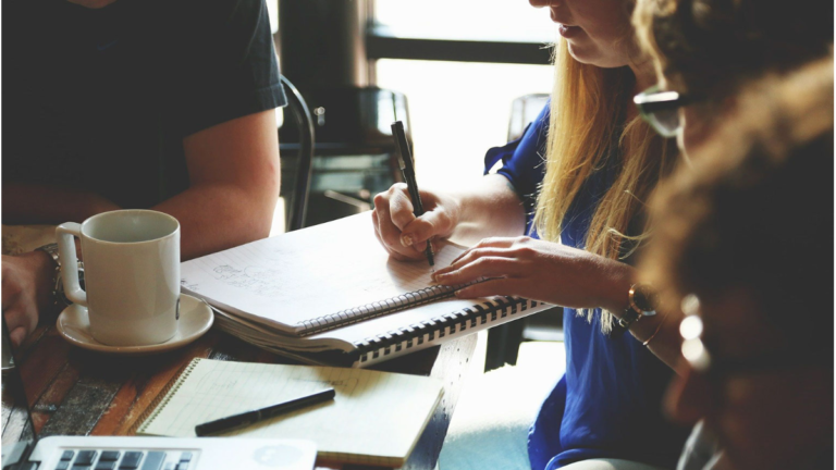 Utilizing Online Community for Acquring Customers